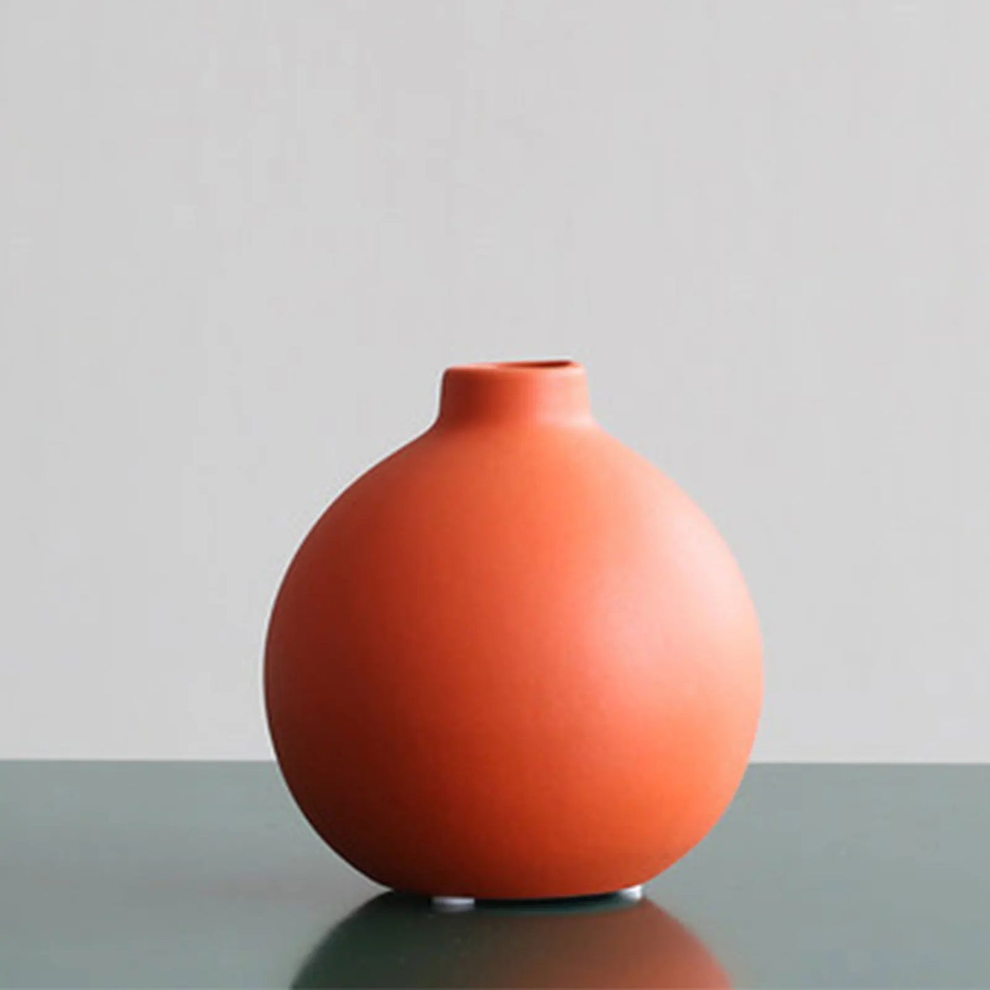 Nordic Ceramic Tabletop Vase — Modern Minimalist Flower Vase for Dried & Fresh Flowers, Shelf & Dining Room Decor