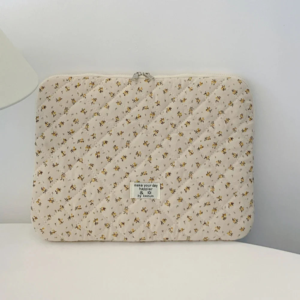 Flower Print Quilted Laptop Sleeve – Padded Laptop & Tablet Case for 11–15 Inch (280–390 mm)