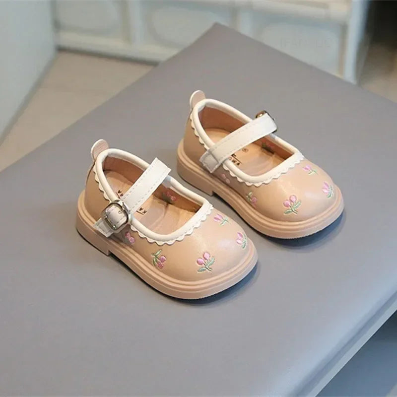 Girls Embroidered Flower Mary Jane Shoes – Soft PU Leather Princess Flats for Toddlers & Kids (About 12–16 cm / 4.7–6.3 in)