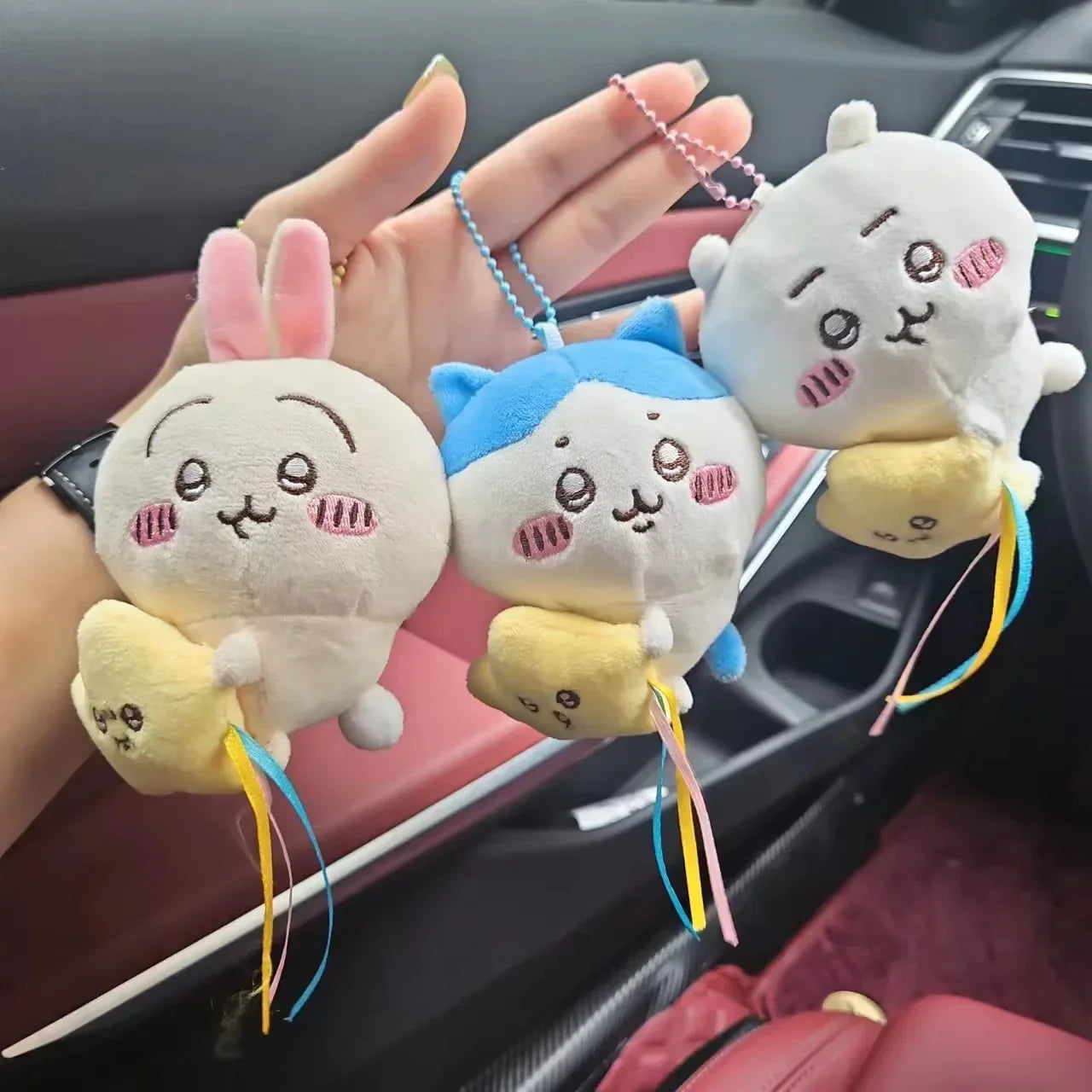 Hachiware Usagi Plush Keychain – Star Hugging Doll Pendant, Soft Hanging Plush Charm for Bags & Backpacks (Bead Chain or Metal Buckle)