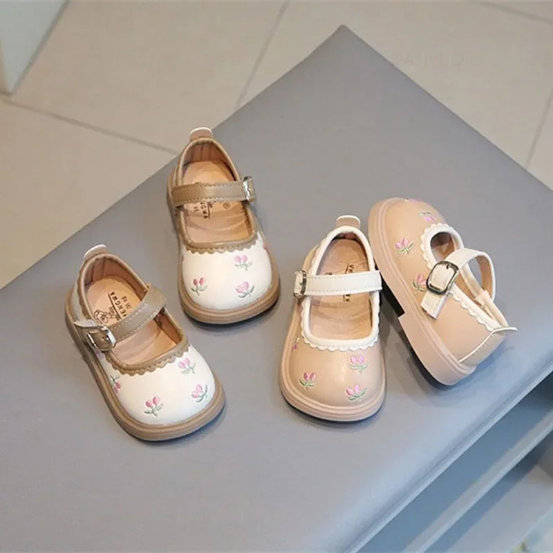 Girls Embroidered Flower Mary Jane Shoes – Soft PU Leather Princess Flats for Toddlers & Kids (About 12–16 cm / 4.7–6.3 in)
