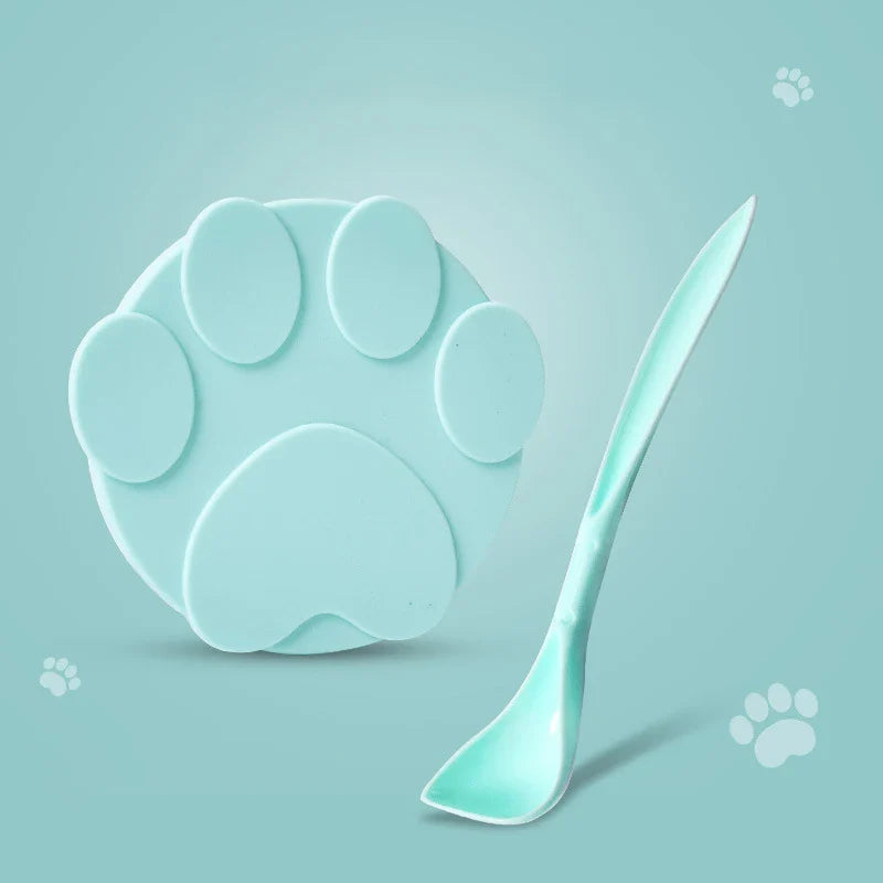 Portable Silicone 2-in-1 Pet Can Lid with Spoon – Food Sealer & Fresh-Keeping Cover for Cats & Dogs (Fits Most Cans)