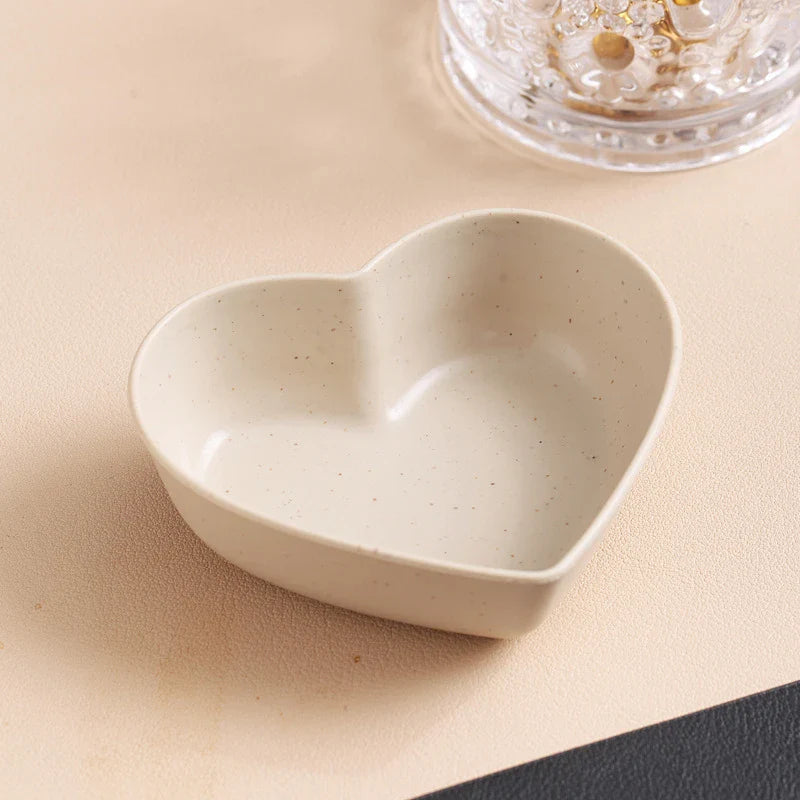 Heart-Shaped Wheat Straw Seasoning Dish - Eco-Friendly Dipping Bowl for Snacks & Condiments