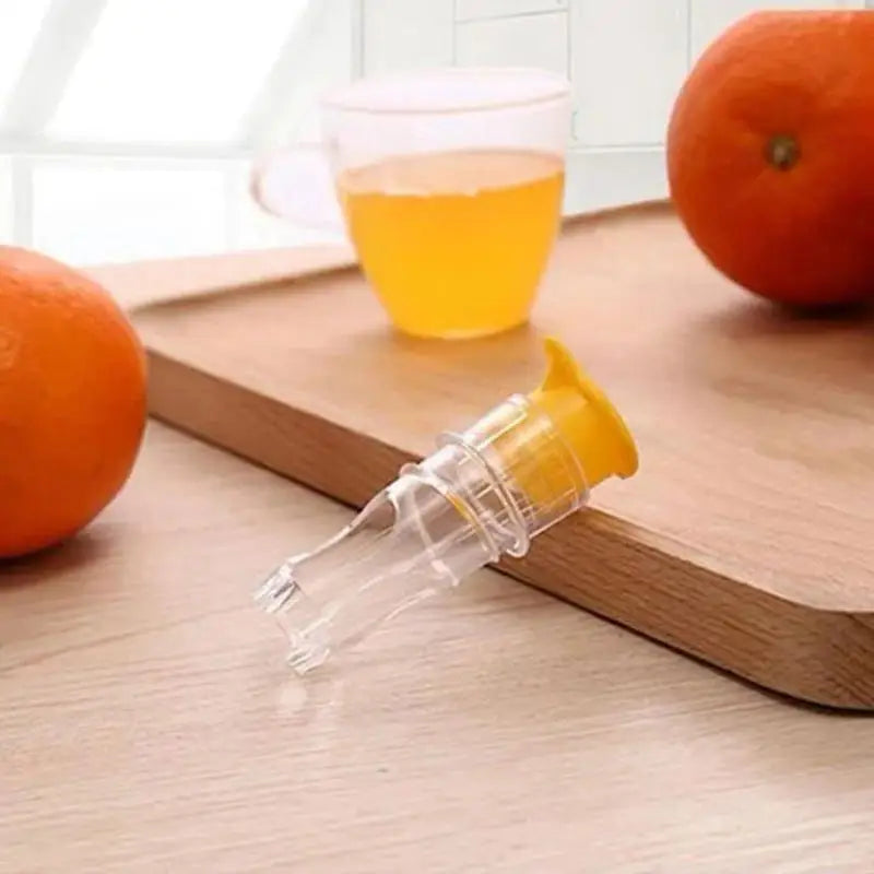 Portable Mini Manual Citrus Juicer - Handheld Lemon, Lime & Orange Squeezer (3.15 x 1.38 in / 8 x 3.5 cm)