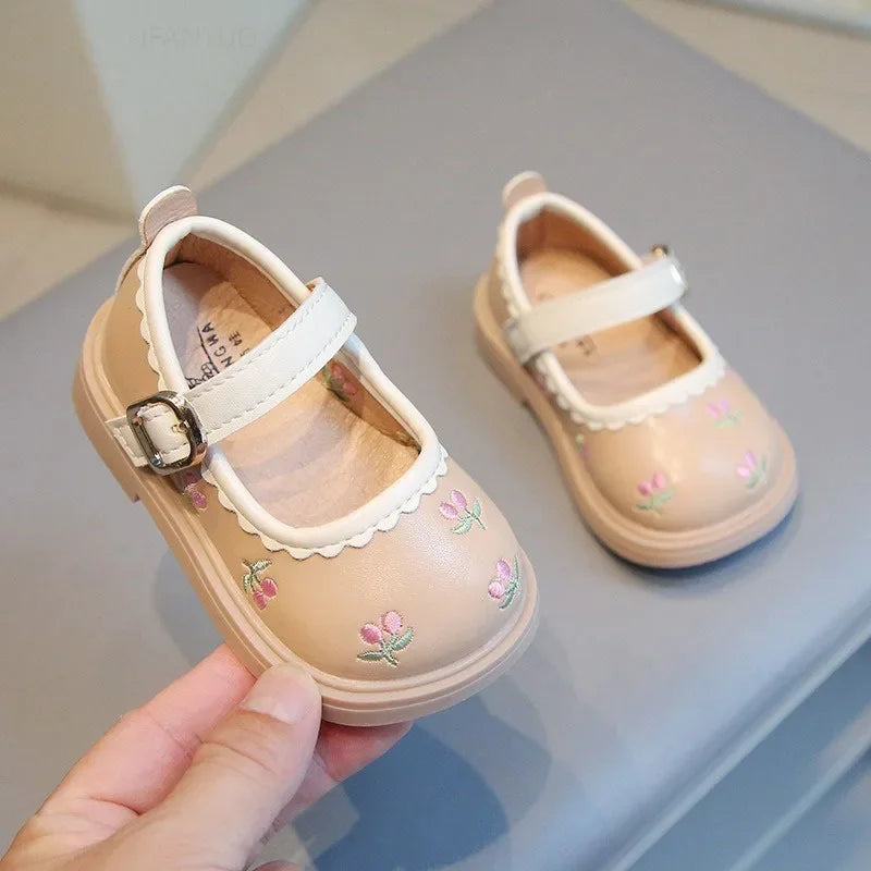 Girls Embroidered Flower Mary Jane Shoes – Soft PU Leather Princess Flats for Toddlers & Kids (About 12–16 cm / 4.7–6.3 in)