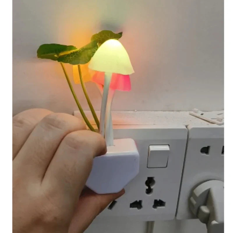 Mushroom LED Night Light with Light Sensor – Color-Changing Plug-In Lamp (EU & US Plug)