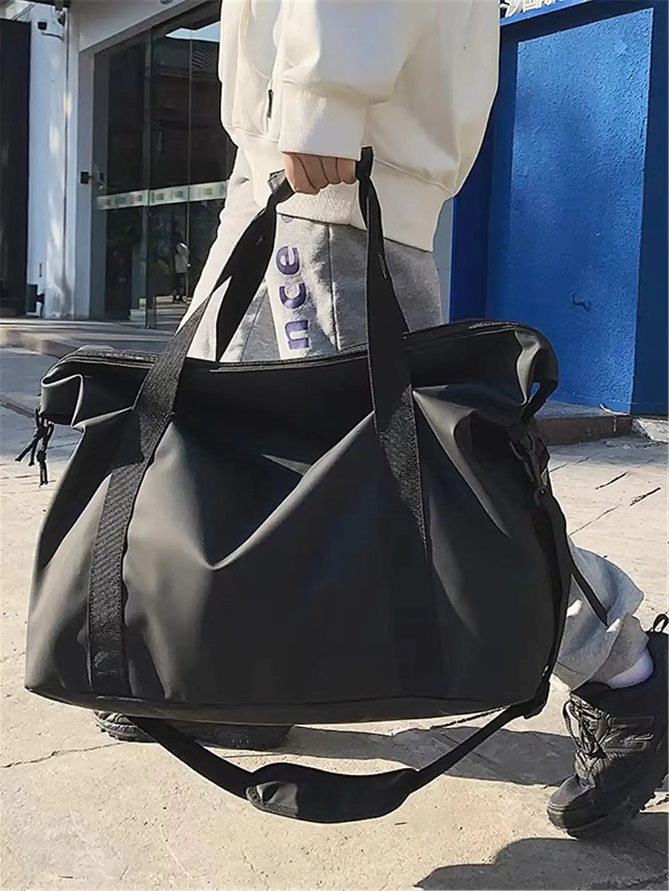 Large Capacity Travel and Gym Duffle Bag Lightweight One-Shoulder Crossbody Handheld Luggage